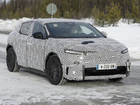 日産 アリア の兄弟車が22年にデビュー!? ルノー版電動SUV、市販型を初スクープ 画像