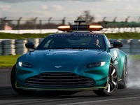 アストンマーティンもF1にセーフティカー供給、メルセデスAMGと2メーカー体制に…535馬力のヴァンテージ 画像