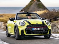 MINI コンバーチブル に改良新型、表情一新…欧州発売 画像