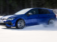 VW ゴルフR 新型、新開発「4MOTION」搭載…ドリフトモードも 画像