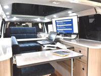 オフグリッドシステム搭載の移動オフィスカー、受注100台を達成　ケイワークス 画像