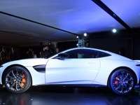 アストンマーティンの新型車、ヴァンテージ がベースの可能性 3月22日初公開 画像