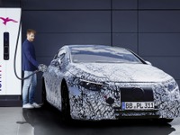 メルセデスベンツの新型EV『EQS』、日本仕様は双方向充電に対応 画像