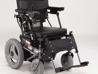 【福祉機器展08】スズキ、電動車いすなどを出展 画像