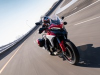【ドゥカティ ムルティストラーダV4S 試乗】V4の選択が過去最強のマルチマシンを生んだ…鈴木大五郎 画像