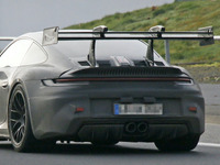 この巨大ウイングで公道モデル!? ポルシェ 911 GT3 RS 新型、最新プロトを確認 画像