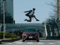 「忍者にならないと渡れない」日本の横断歩道…かなしい結末［動画］ 画像