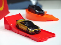 マクドナルドが「NISSAN GT-R NISMO」とコラボ…ひみつのおもちゃを先行発表!! 画像