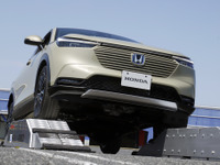 【ホンダ ヴェゼル 新型】電気と機械によるハイブリッド方式で高い走破性を実現した4WD 画像