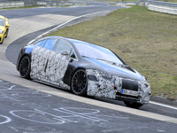 メルセデスベンツのスーパーEVサルーン『AMG EQS』、プロトタイプがニュル出現 画像