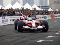 【モータースポーツ ジャパン】世界初のガソリン車から08年型F1まで…デモ走行 画像