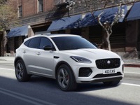 ジャガーの小型SUV『E-PACE』、スポーティな「R-ダイナミックブラック」…欧州発表 画像