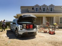 フォードの新型電動トラック F-150ライトニング に「プロ」…建設現場の電源として活用 画像