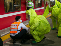 京急が駅でテロ対策の訓練…関係各所と連携して、有毒ガスや爆発物の処理も想定 画像