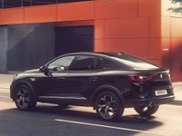 ルノーのSUVクーペ、『アルカナ』にハイブリッド2車種を追加…燃費は20.8km/リットル 画像