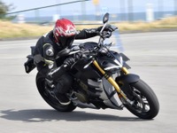 【ドゥカティ ストリートファイターV4S 試乗】行き過ぎた鋭さは影を潜め、懐が深いマシンに…鈴木大五郎 画像