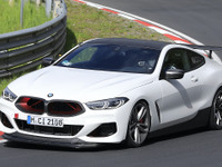 BMW M8ベースの新型スーパーカー?限定モデル? 謎の開発車両がニュルへ 画像