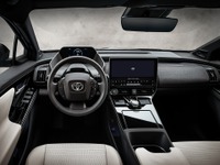 トヨタの新型EV『bZ4X』、米国は異形ステアリングホイールなし　市販版は2021年後半発表 画像