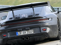 F1技術のリアウィング装備!? ポルシェ 911GT3 RS 新型に謎の充電口も 画像