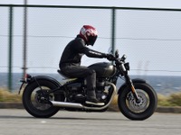 【トライアンフ ボンネビル ボバー 試乗】カッコだけで選んでも裏切られることはない…鈴木大五郎 画像