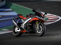 アプリリア RSV4ファクトリー 新型、受注開始…エンジンやデザインを刷新 画像