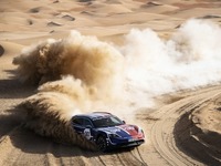 ポルシェの680馬力EVスポーツ、ドリフトをドローンで撮る…気温差60度の砂漠と雪上 画像