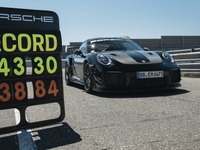 ポルシェ911 最強の700馬力「GT2 RS」、ニュル最速の市販車に…メルセデスAMG GTの記録を更新 画像