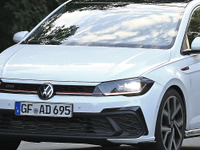 公開直前、実車をスクープ!これがVW『ポロGTI』改良新型だ 画像