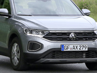 VW T-Roc、初の大幅改良へ…新フロントマスクを完全スクープ 画像