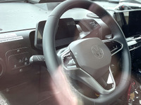 蘇る「ワーゲンバス」、VW ID.BUZZ 最新プロトタイプの内装を激写 画像