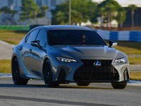 レクサス IS に472馬力のV8、「ローンチエディション」発表へ…シカゴモーターショー2021 画像