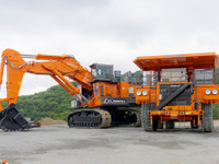 迫力!! 日立建機の超大型油圧ショベル＆トラック納車式…常識が通用しない［動画］ 画像