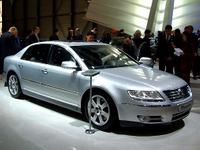 【ジュネーブショー2002速報】VW『フェートン』---Sも7もW12でどうだ! 画像