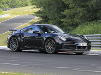 ポルシェ 911 初のハイブリッドは新時代の幕を開くか？ 後部座席に隠されたものとは 画像