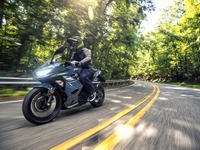 カワサキ Ninja 250/400、2022年モデルを発表…カラー＆グラフィックを変更 画像