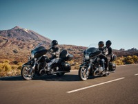 BMWモトラッドのビッグボクサー『R18』にアメリカンスカスタム…欧州発表 画像