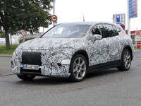 メルセデスベンツのフルサイズ電動SUV『EQS SUV』、年内発表へ…最新プロト車両を目撃 画像