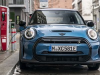 MINIのEV『クーパーSE』に改良新型、航続は最大234km…IAAモビリティ2021で発表へ 画像