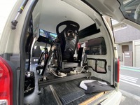 新型4軸モーション・レーシングシミュレーター開発、ハイエースに搭載した移動サービス開始 画像