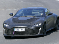V12エンジン復活か!? アストンマーティン ヴァンテージ 開発車両をスクープ 画像