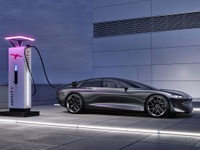 アウディ『グランドスフィア』、次世代大型EVサルーン提示…航続は750km以上 画像