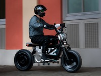 BMWモトラッド、都市向け電動バイク『コンセプトCE02』発表…欧州で 画像