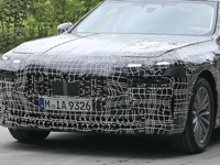 BWM 7シリーズ のヘッドライトも上下二段タイプに!? 次期型プロタイプを激写 画像
