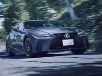 レクサス IS に特別仕様車、走りとデザインを磨いた「ブラックS」と黒の輝き「グリッター」 画像