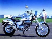 【改善対策】ホンダ『マグナ50』---足を置こうとしたらステップが…。 画像
