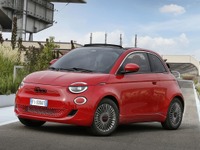 フィアット 500EV に全身レッド仕様、ウイルス対策装備も…欧州発表 画像
