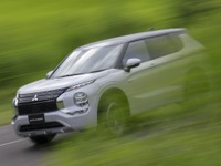 三菱 アウトランダーPHEV 新型、ツインモーター4WD搭載へ　2022年下半期に米国発売 画像
