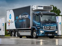 メルセデスベンツの電動トラック、『eアクトロス』…10月7日量産開始へ 画像