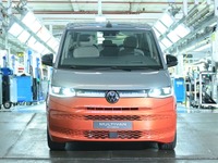 VW マルチバン 新型、初のPHVを設定…生産開始 画像