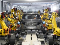 匠の技をロボットに…日産「インテリジェント・ファクトリー」を栃木工場に導入 画像